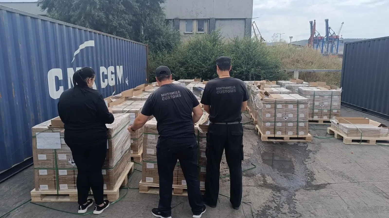 Митничари задържаха стоки за над 2 млн. долара в Бургас и Варна
