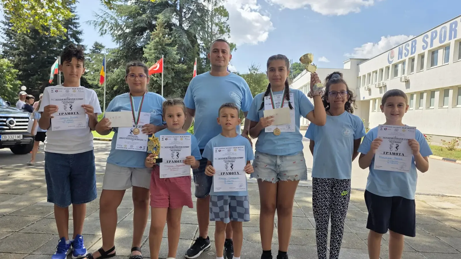 Млади шахматисти от Русе с купа и медали във Варна
