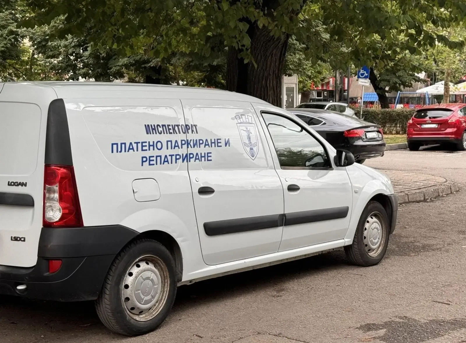 Община Русе търси водач-оператор за платено паркиране и репатриране