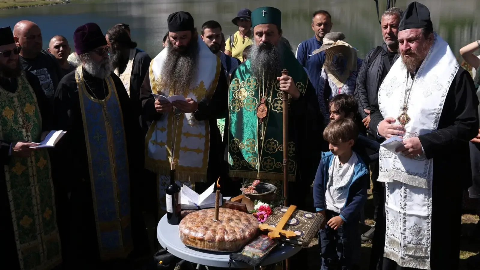 Патриарх Даниил отслужи водосвет при езерото Бъбрека в Рила