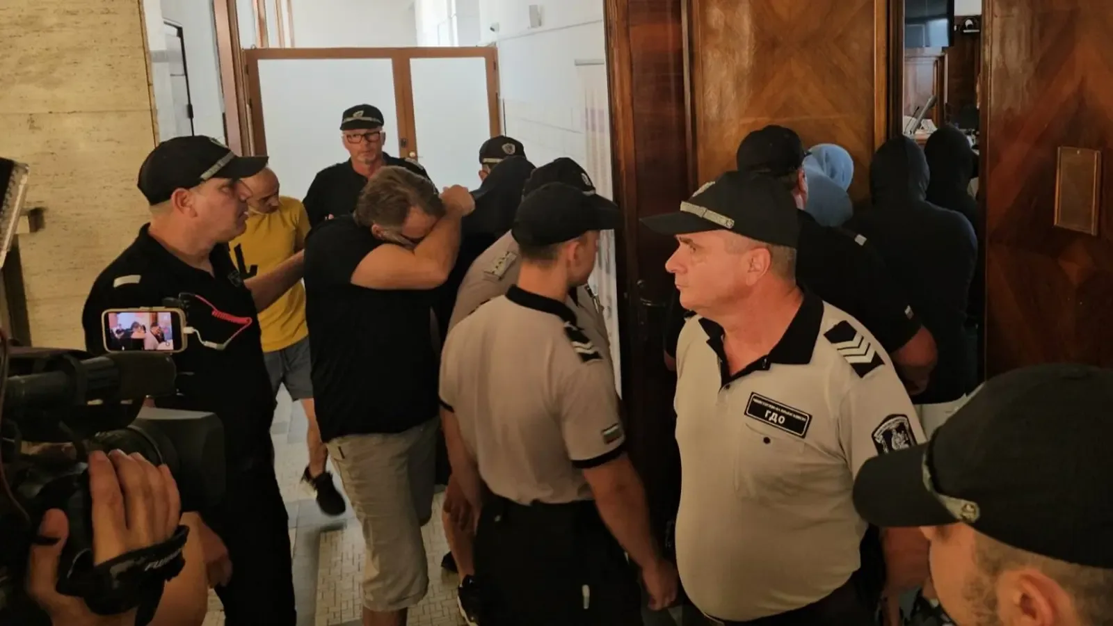 Петима остават в ареста за фентанил, трима са с по-леки мерки