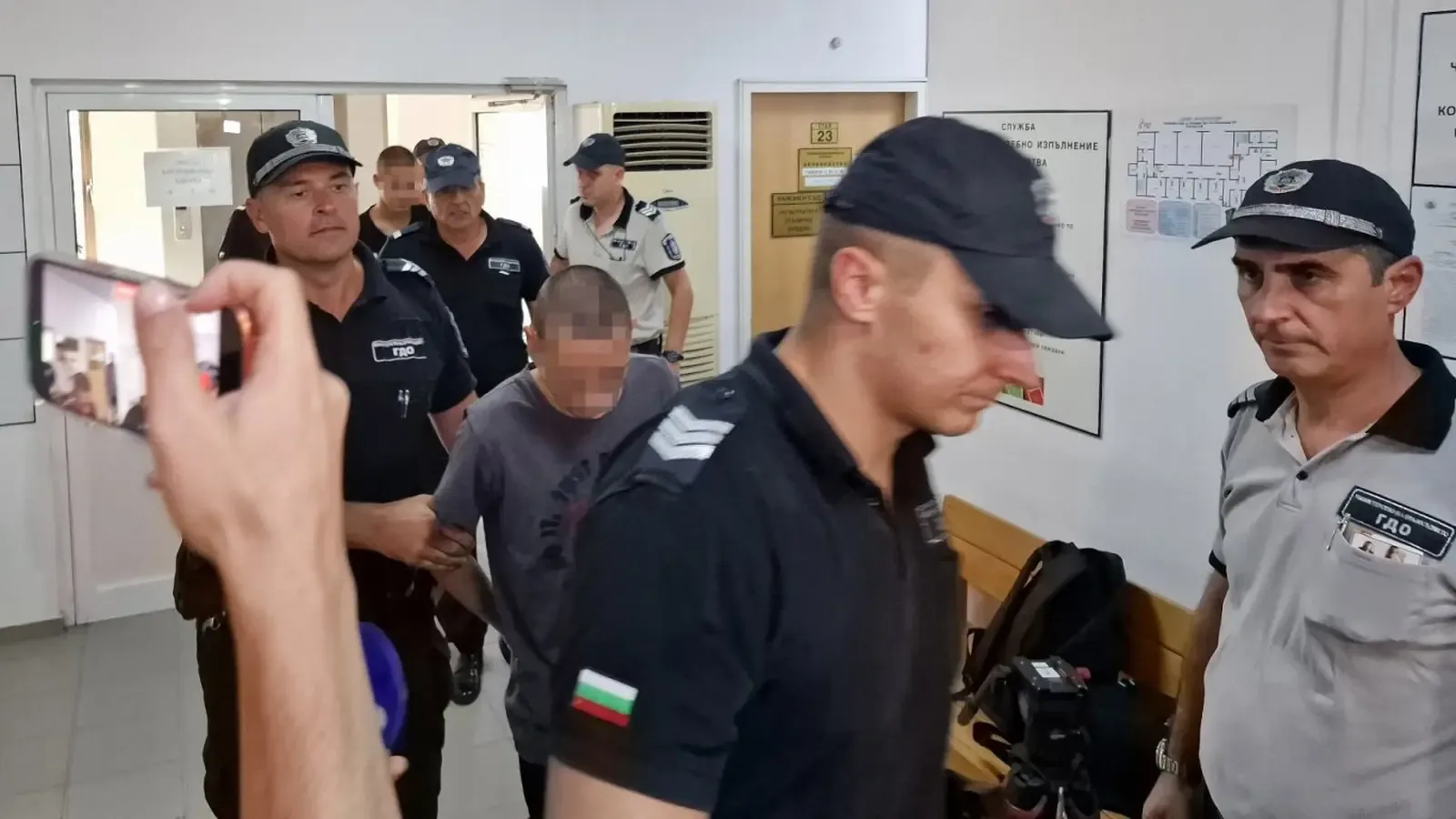 Пуснаха от ареста двамата младежи, нападнали непалци в Пловдив
