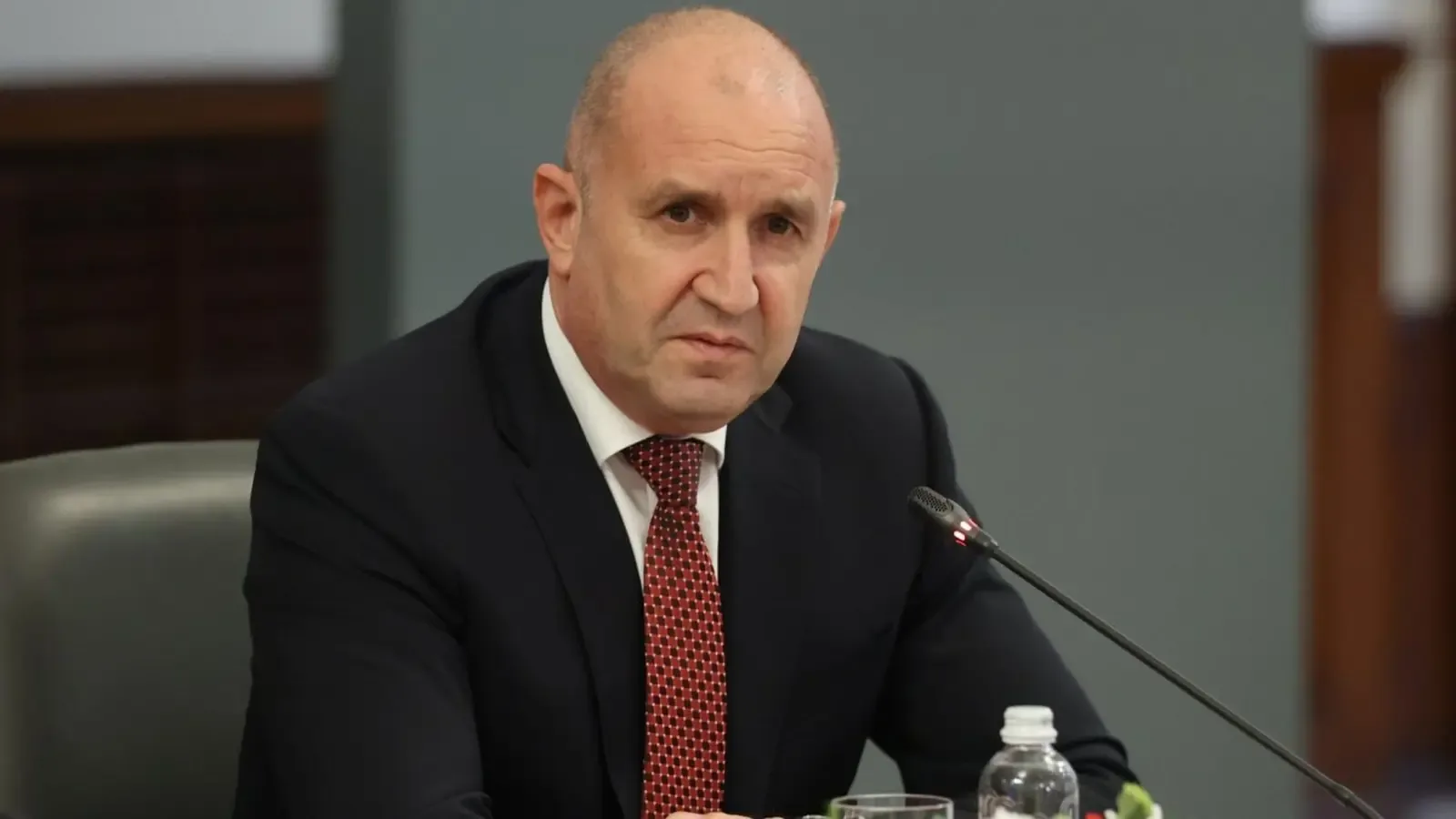 Радев: Държавата влиза по-строго в битката с олигархията