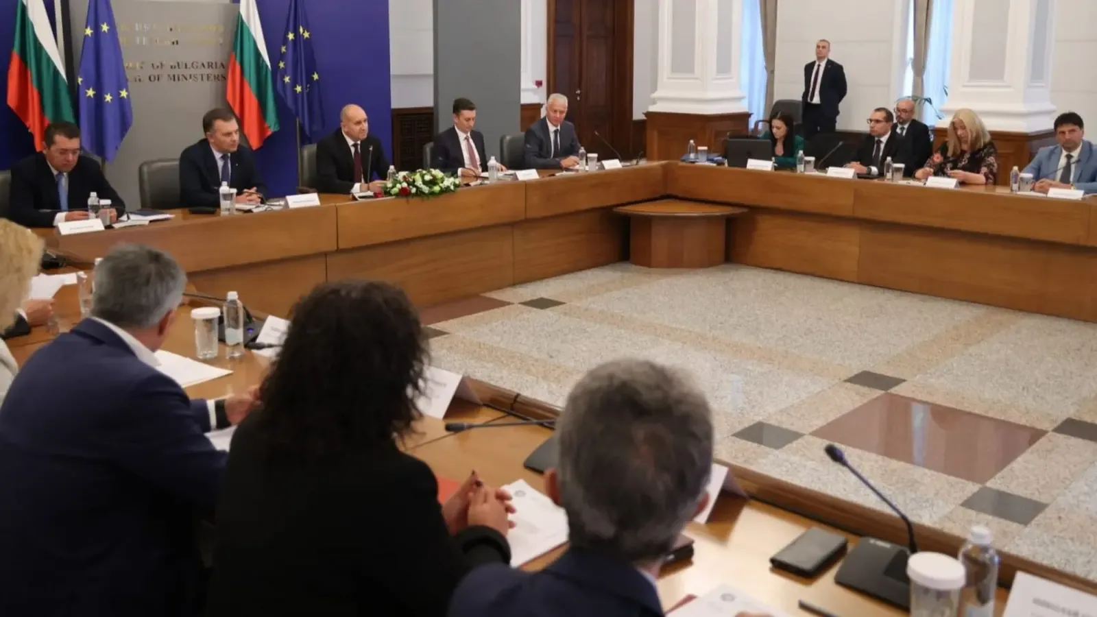 Радев: Мерките срещу прането на пари са ключови за излизане от сивия списък