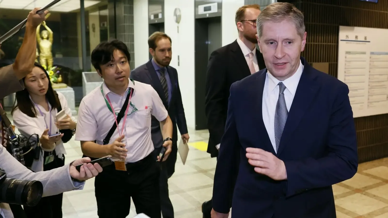 Япония привика руския посланик заради визитата на Путин на Курилите