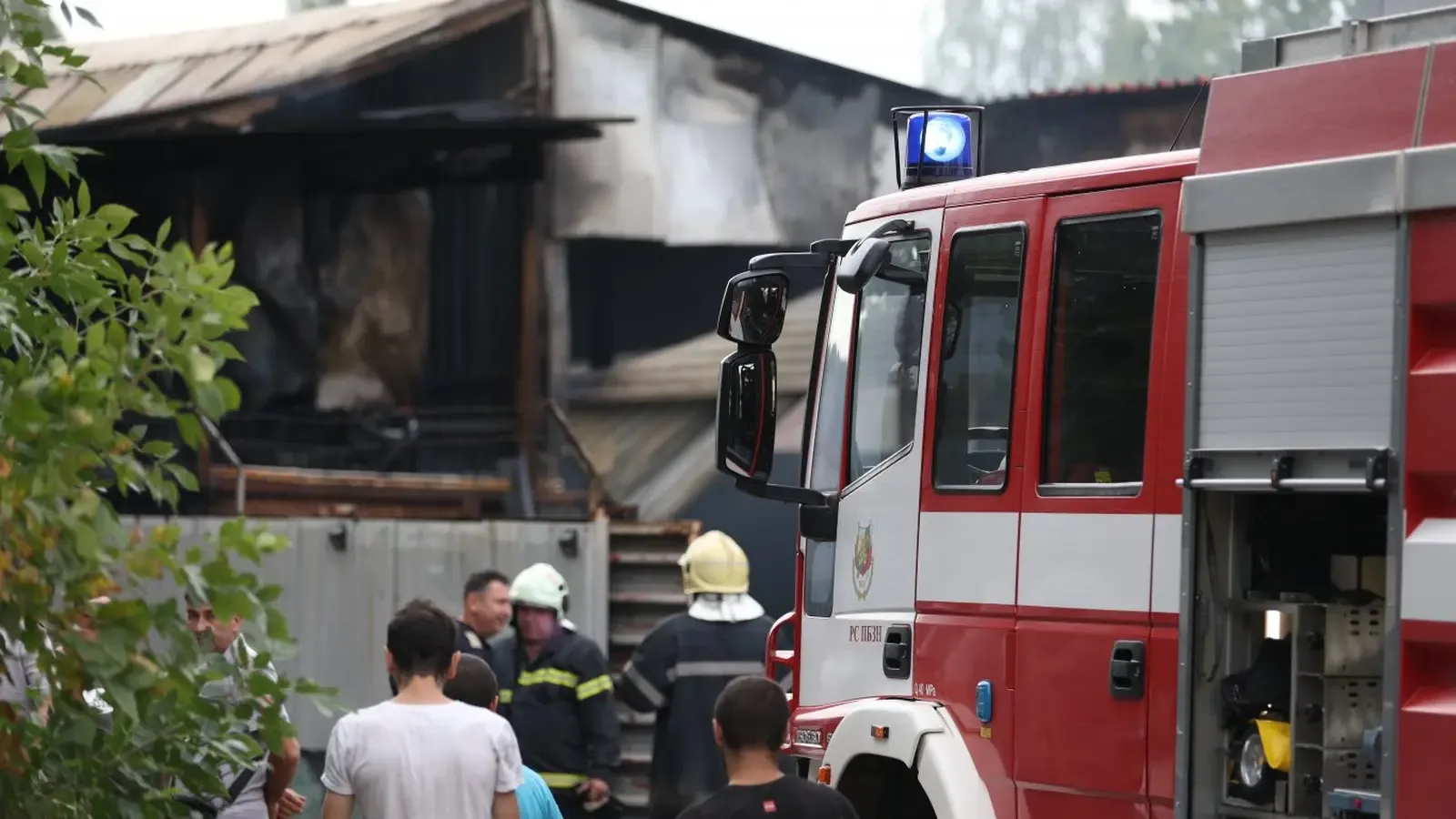 126 пожара за денонощие, един човек е загинал