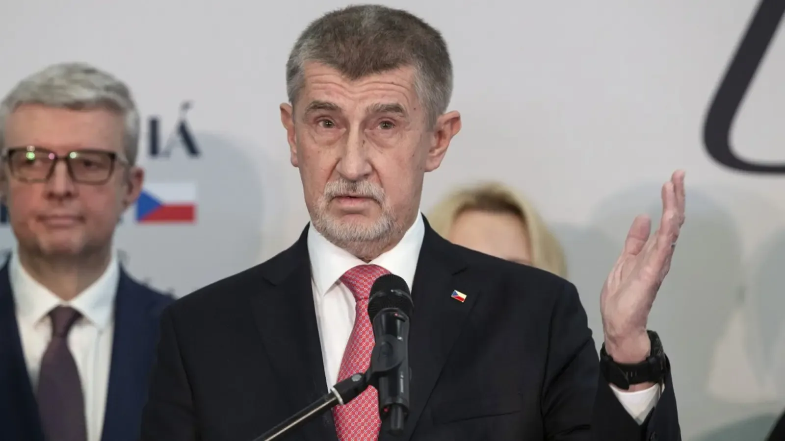 Бабиш: Европа трябва да поеме инициативата за мир в Украйна