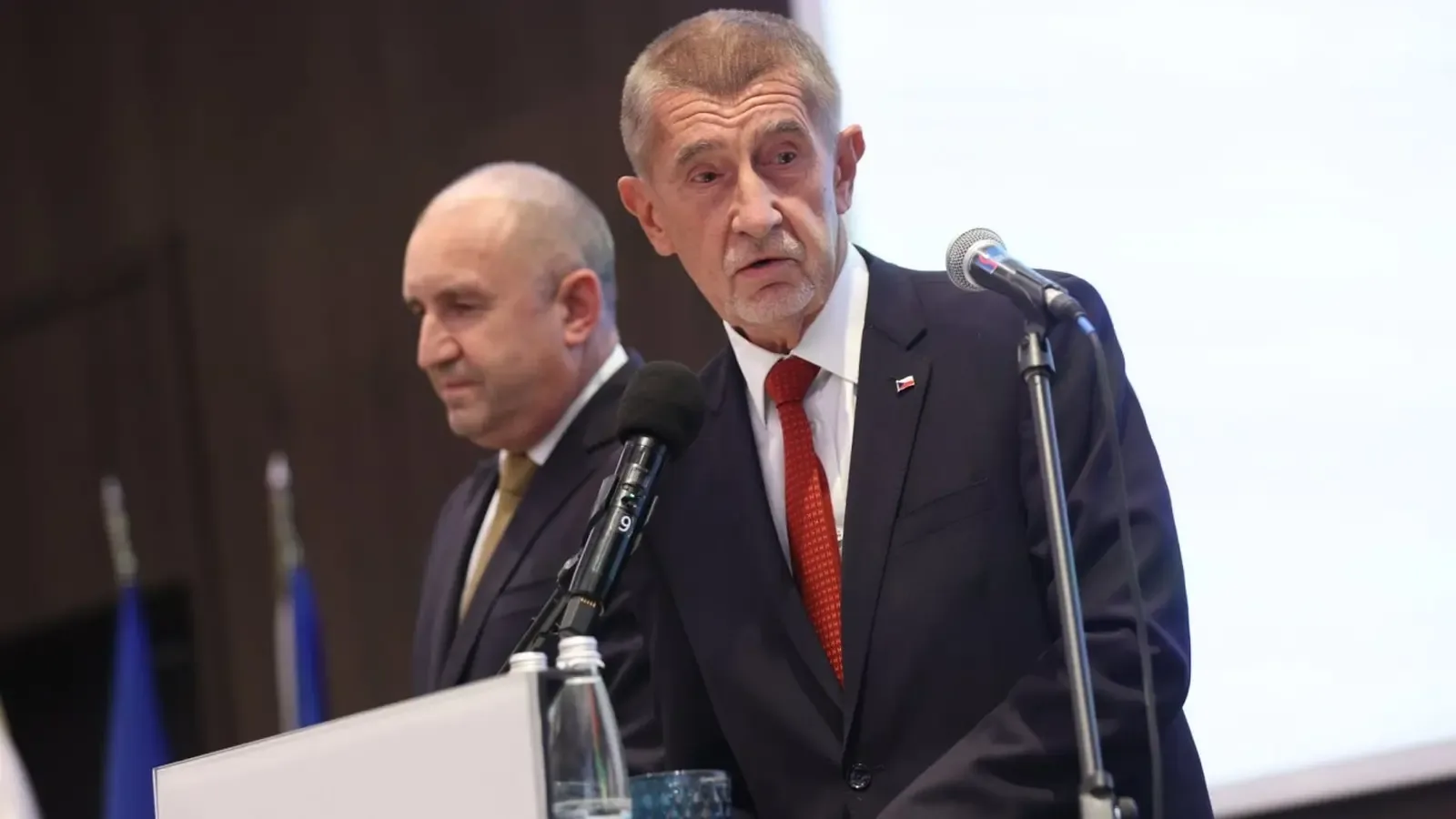 Бабиш поиска Чехия да преработва петрол в "Нефтохим"
