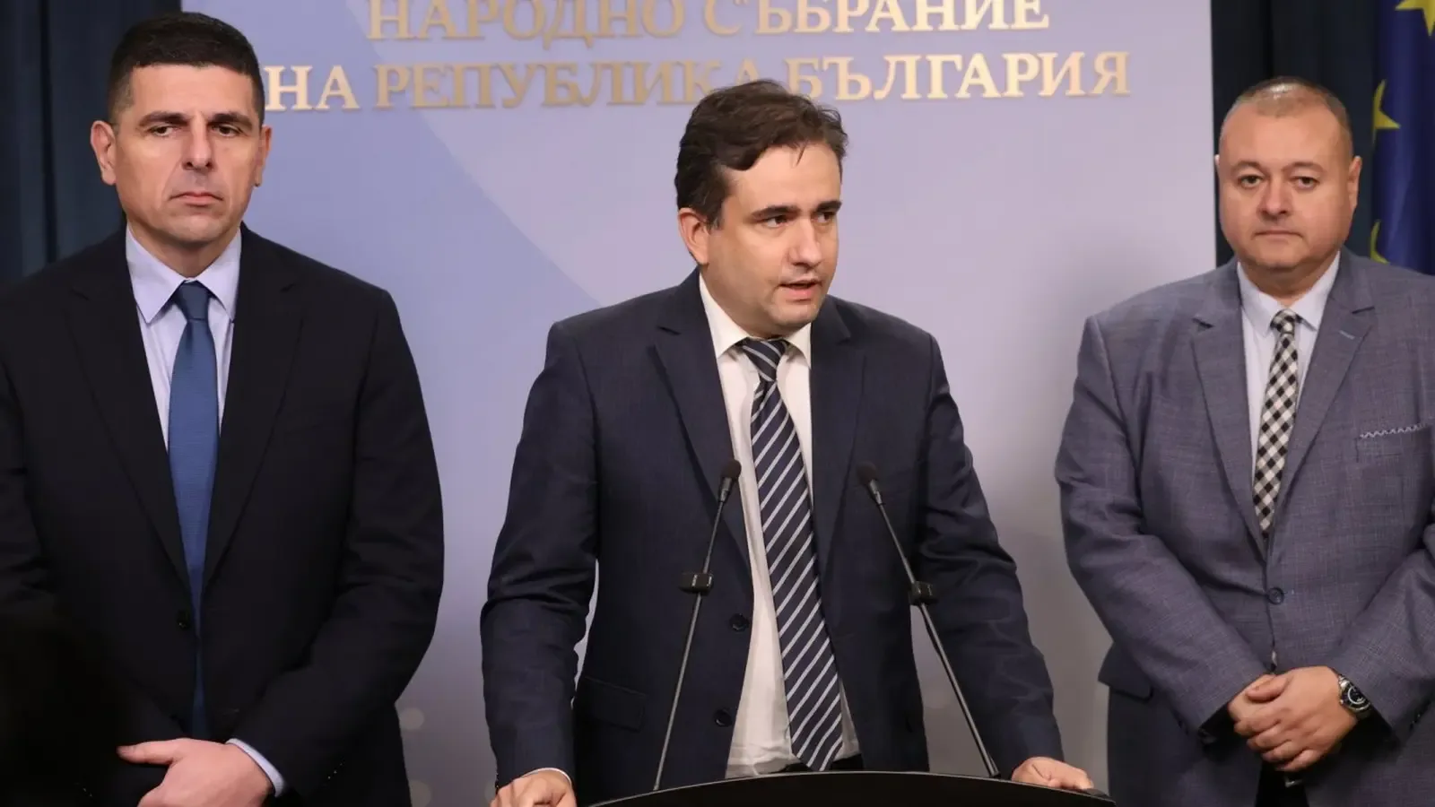 Божанов подава сигнал до НАП за имотите на Сарафов