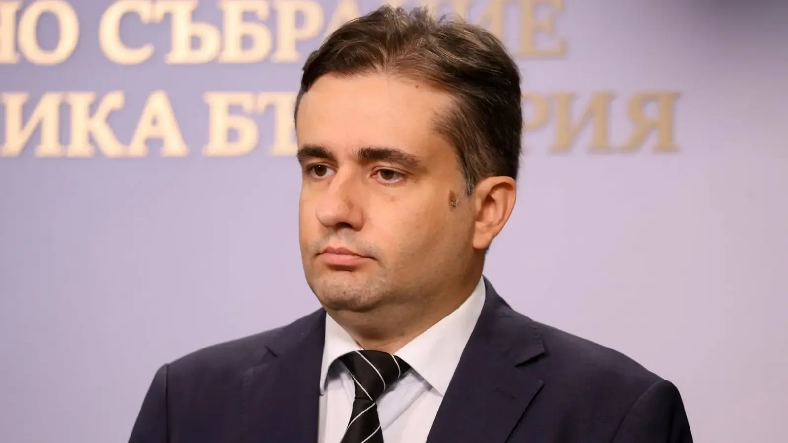 Божидар Божанов: ГЕРБ да не пречат на алтернативата на Йотова