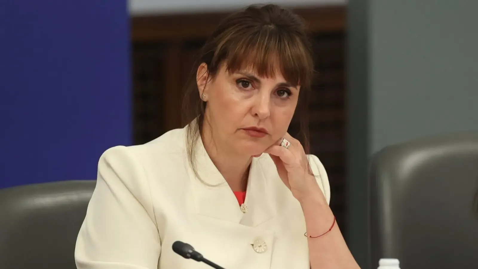 Ефремова: Помощите при раждане ще скочат с над 50%