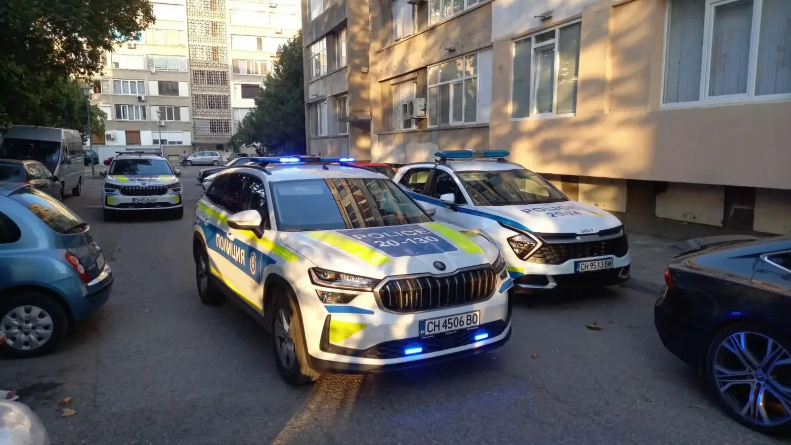 Издирван мъж се барикадира в мазе в Сливен и хвърля буркани по полицаи