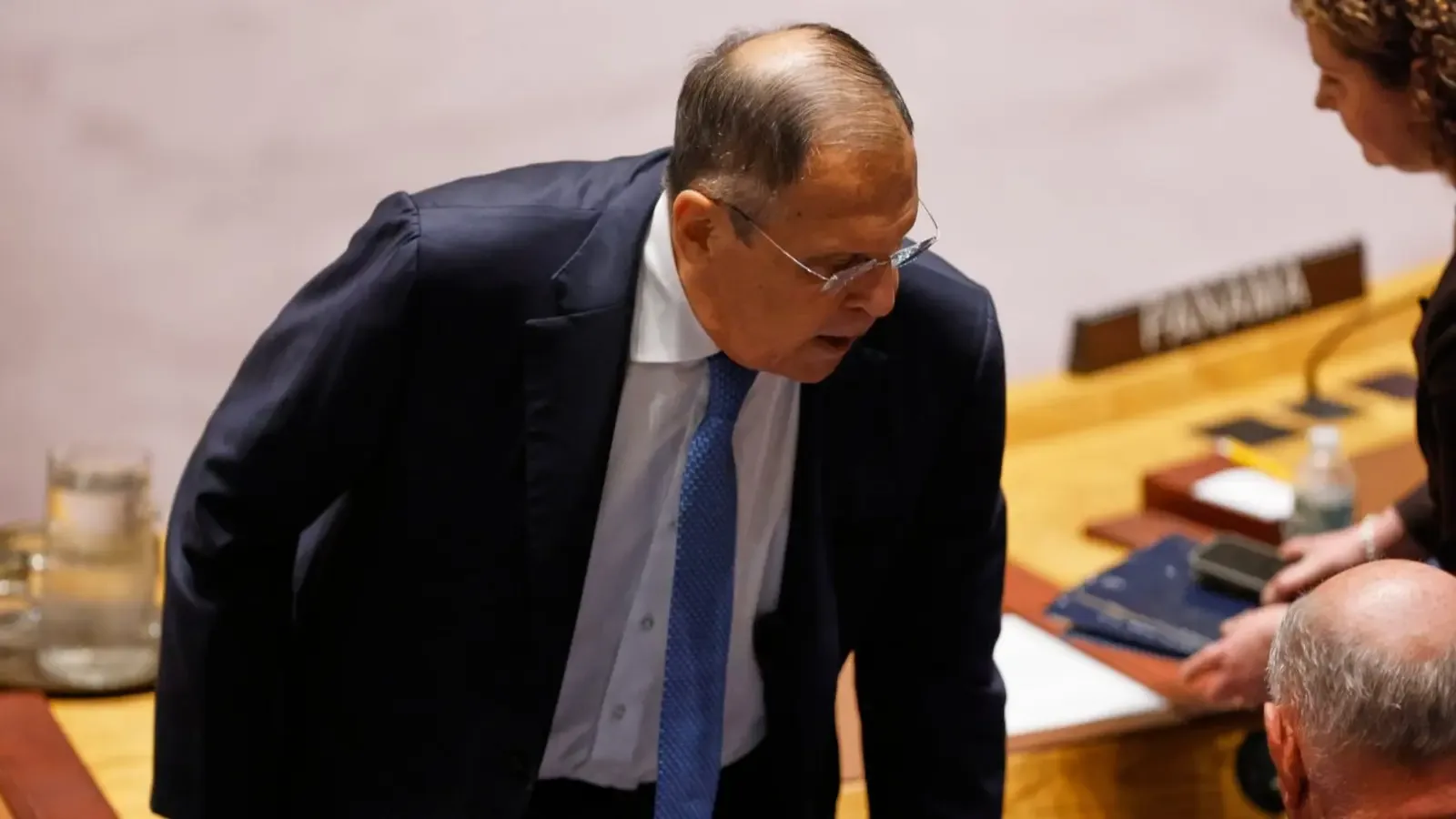 Лавров: Русия няма да спре операциите си в Украйна
