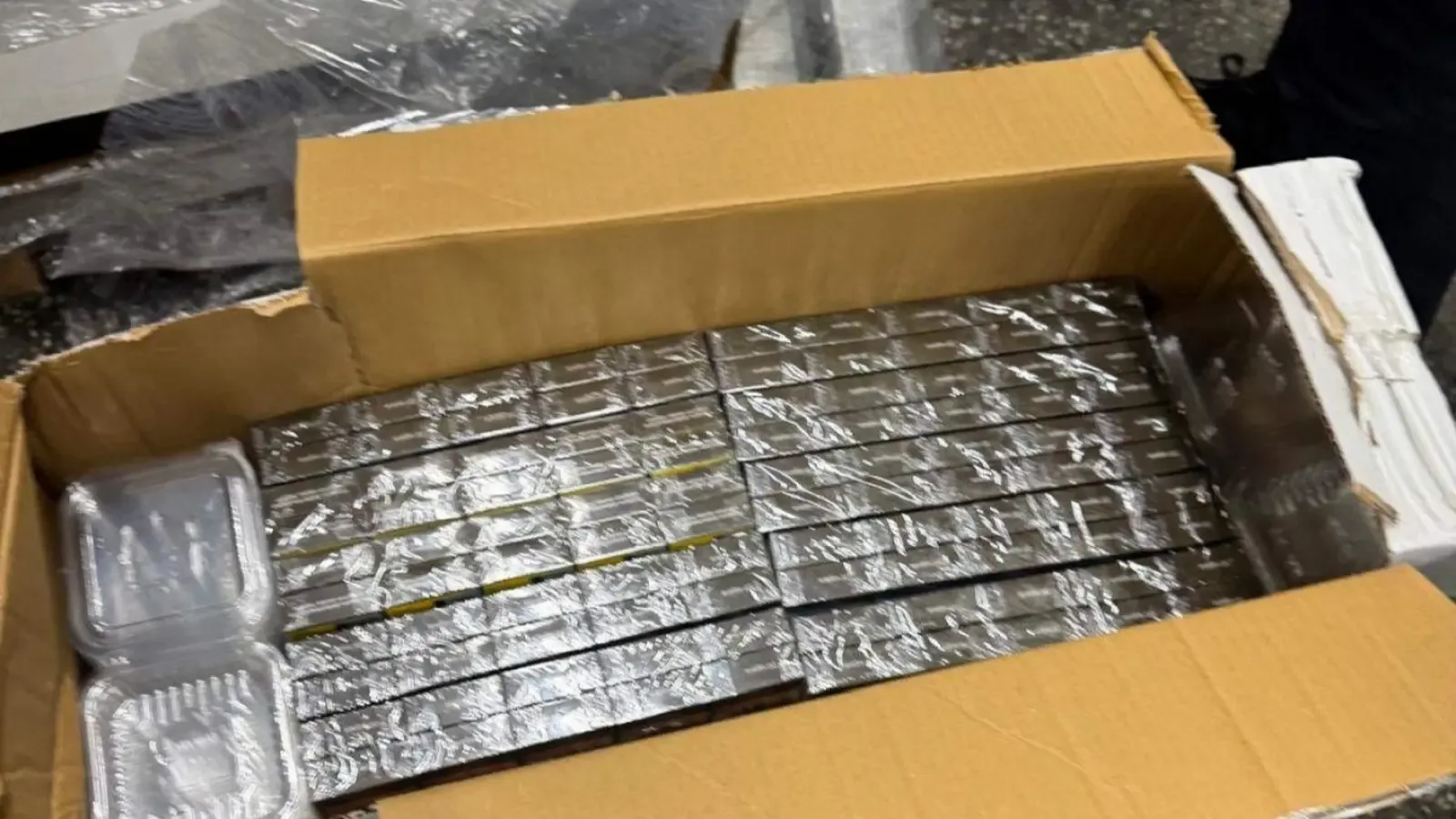 Митничари задържаха 400 000 къса цигари на "Капитан Андреево"