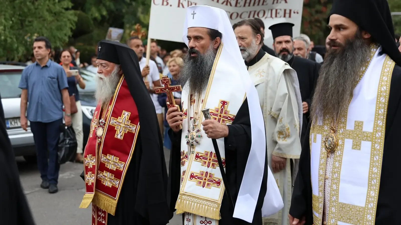 Патриарх Даниил оглави шествие за Честния Кръст в София
