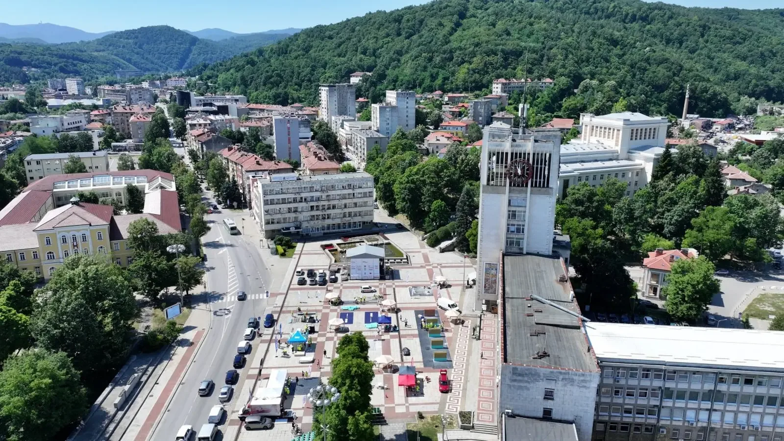 Полицай пострада при задържане на двама мъже в Габрово