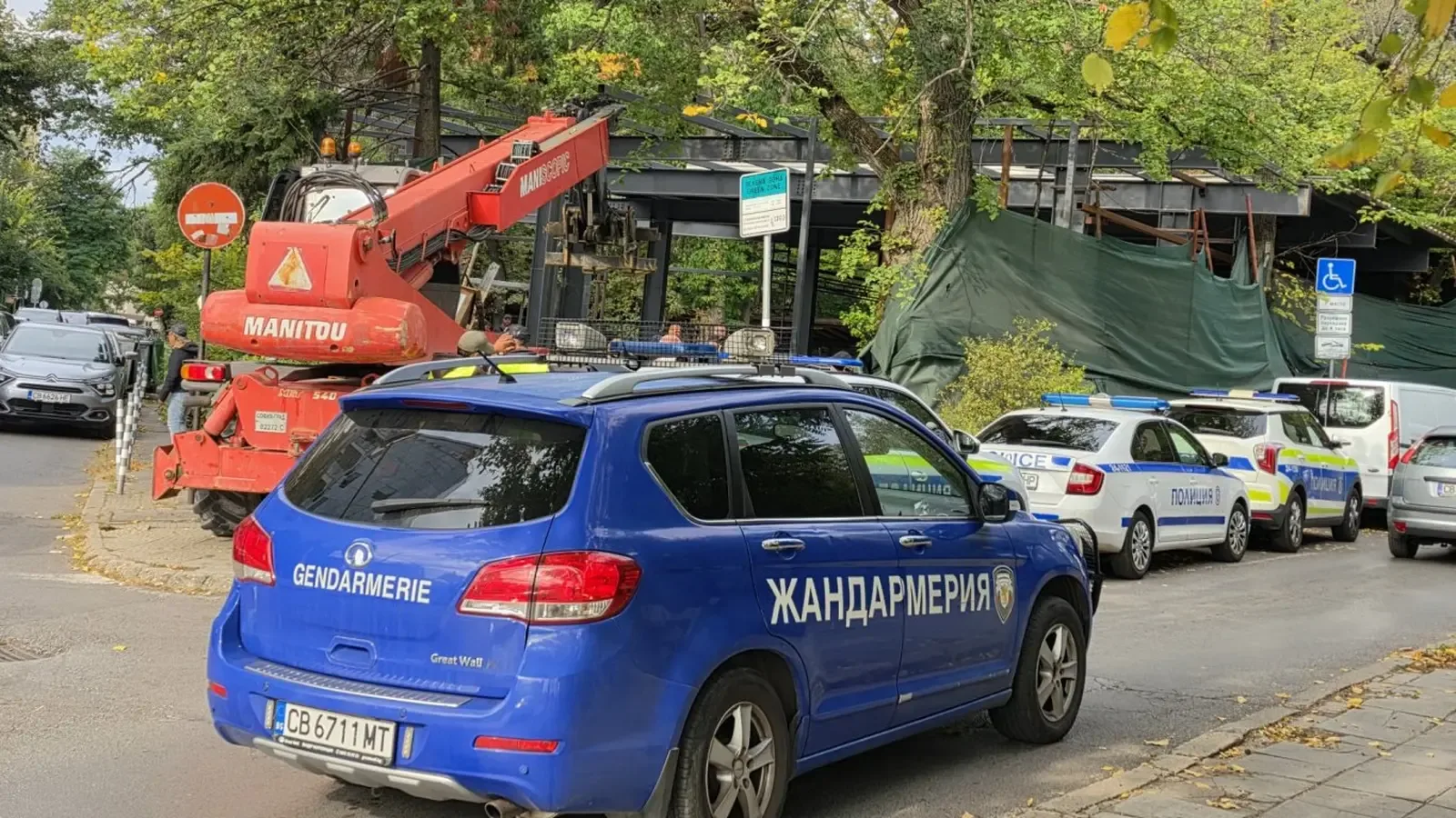 Полиция спря събарянето на ресторант "Кошарите" в София