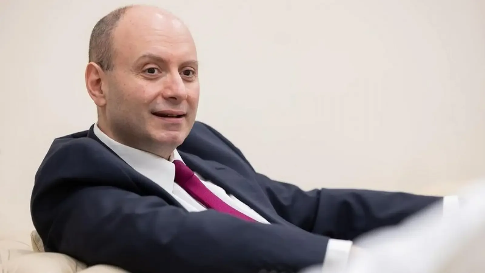 Посланикът в ОАЕ отрече връзка с полети на Делян Пеевски
