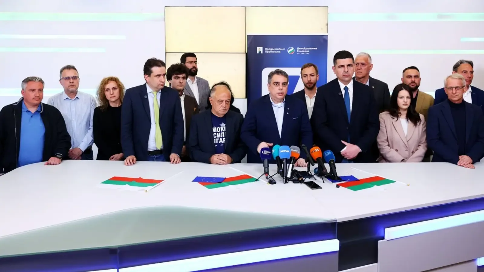 ПП и ДБ подкрепиха Гюров за президентския вот
