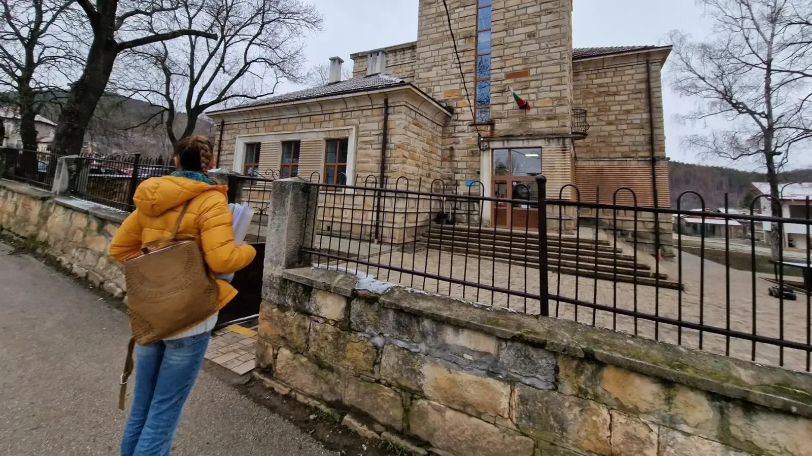 Прокуратурата разследва нарушения в частно училище в Осоица
