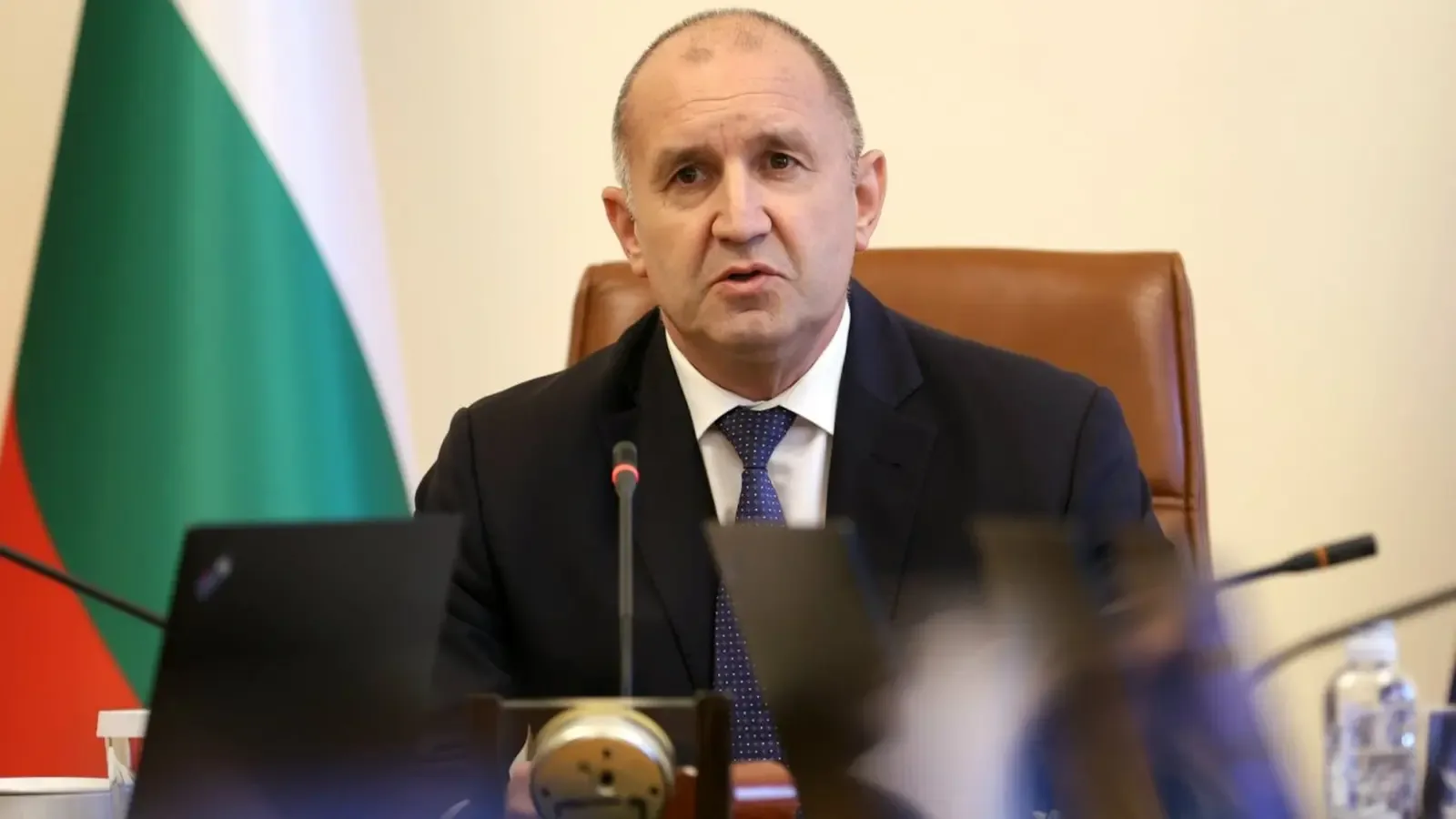 Радев: Кабинетът спасява средства по ПВУ и сваля екотаксите