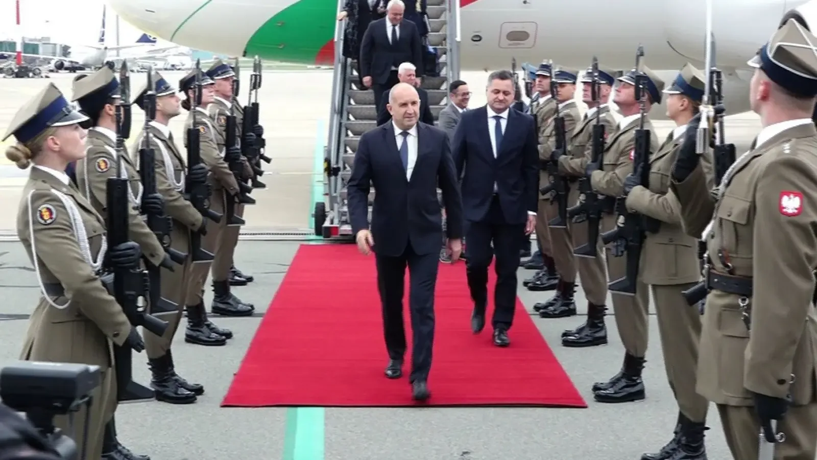 Румен Радев пристигна във Варшава за първа визита от 15 години