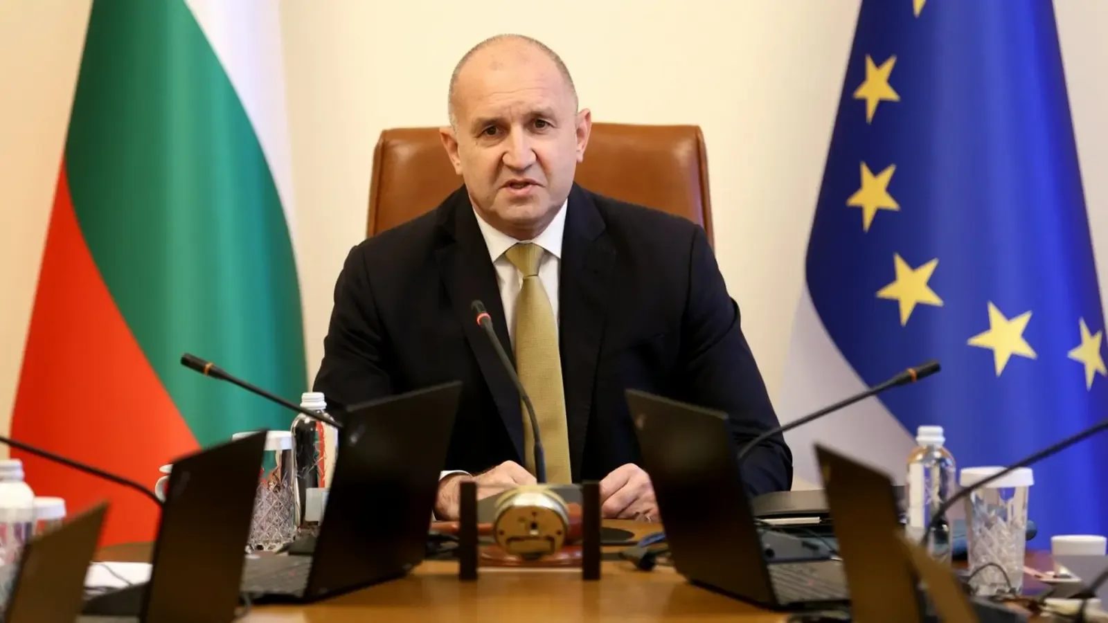 Румен Радев събра министрите и депутатите на ПБ в Пампорово