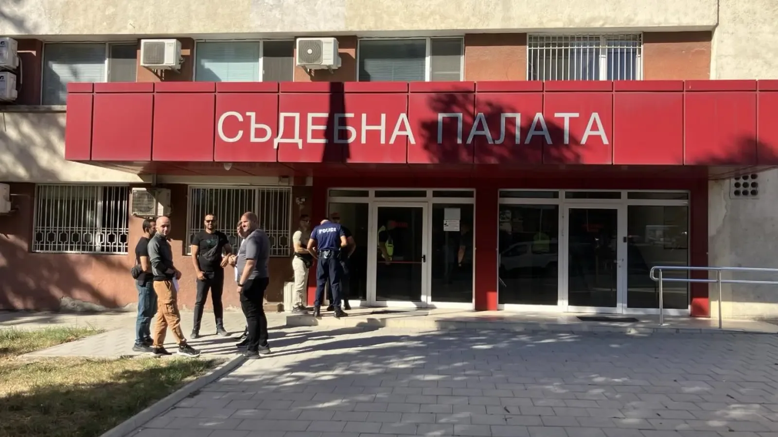 Сигнал за бомба евакуира съда в Кърджали