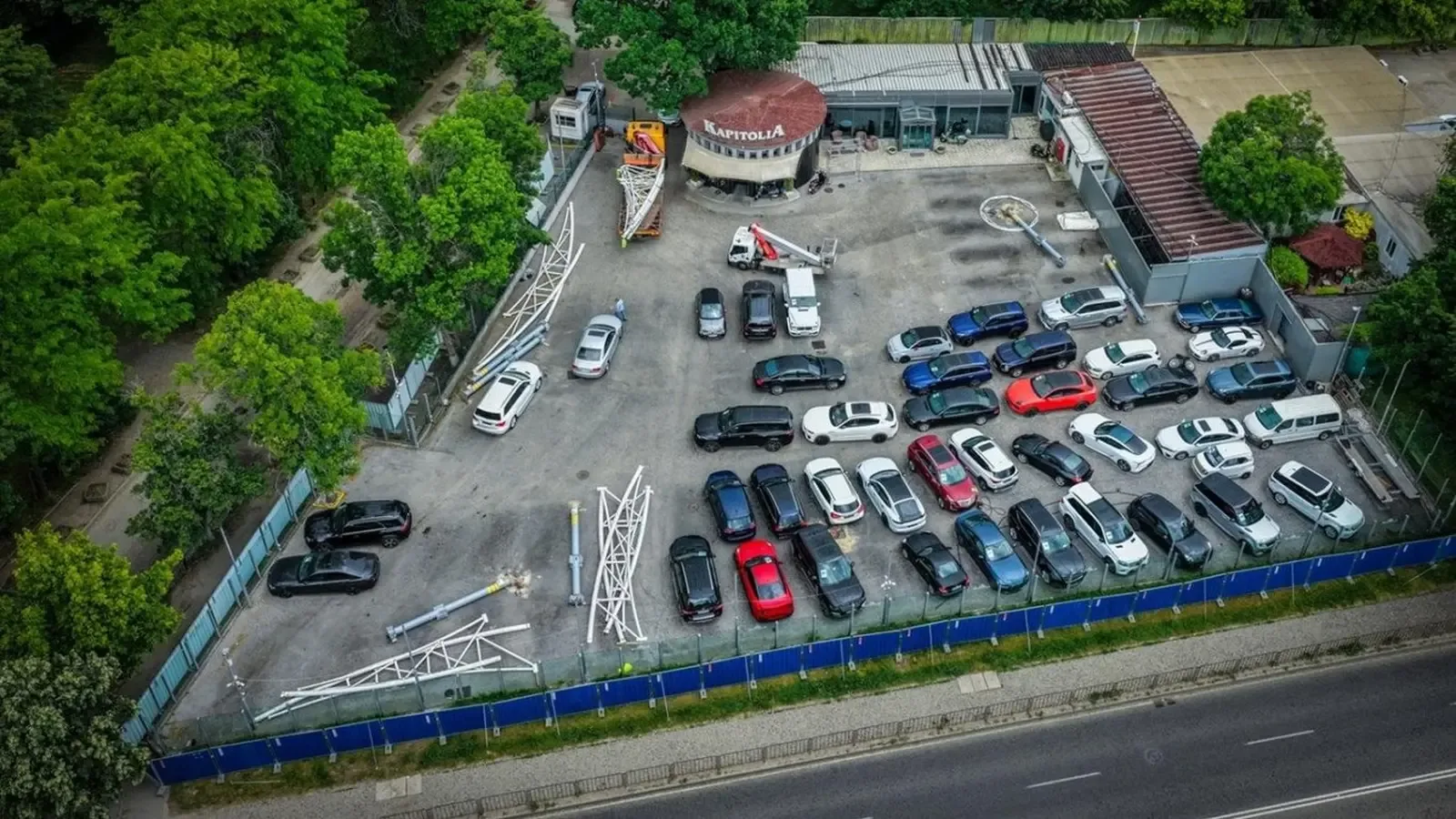 Столична община запечата автокъща "Капитолия" и запорира имуществото ѝ