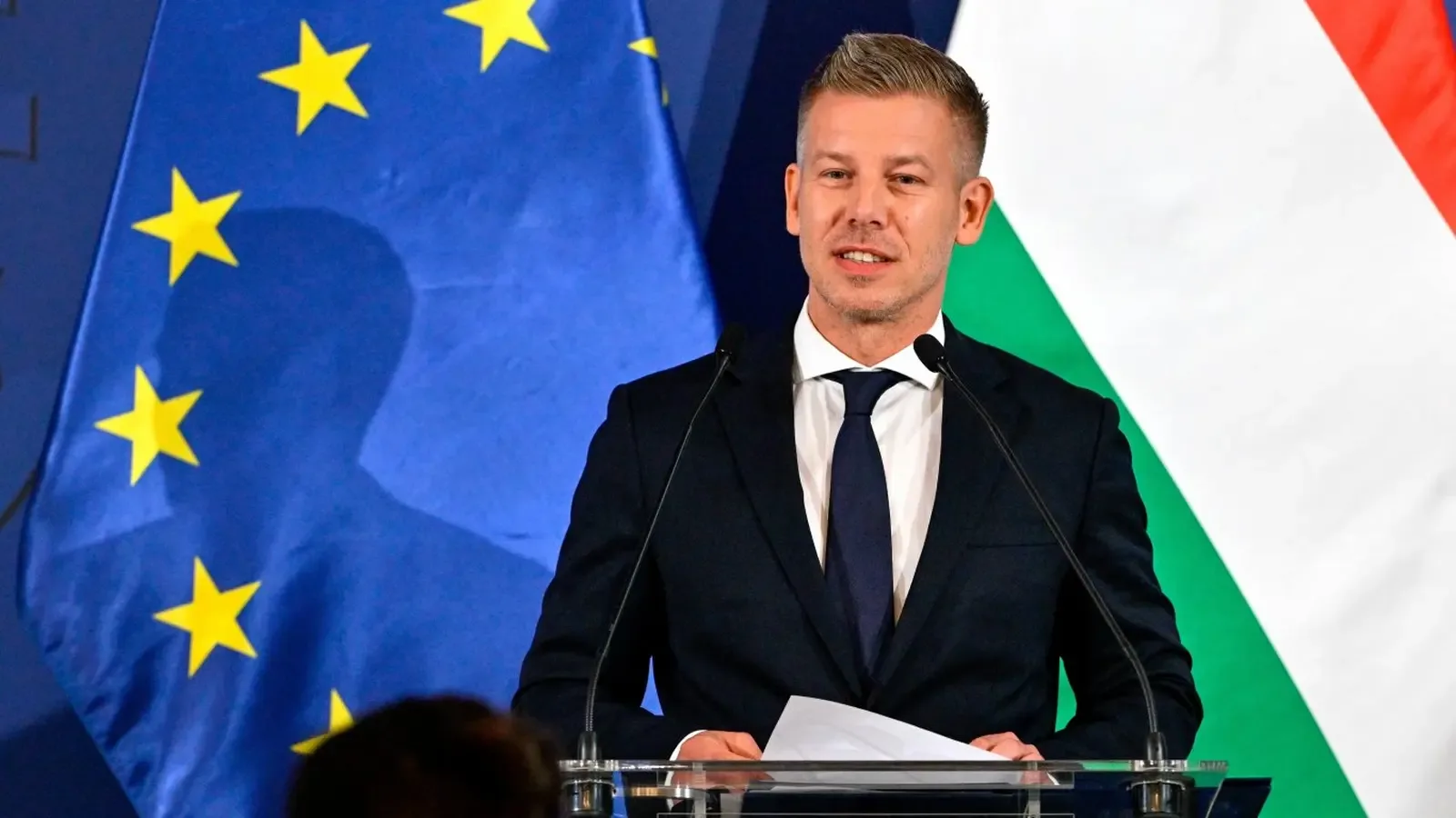 Унгарският парламент свали имунитета на Петер Мадяр