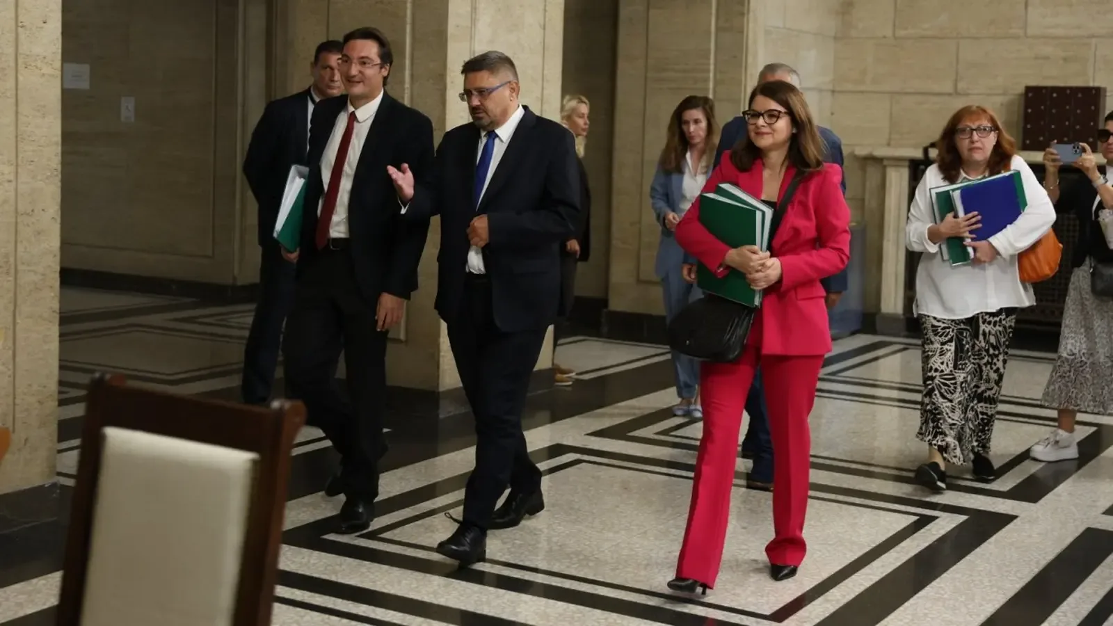 Вълчев регистрира кандидатурата на Йотова в ЦИК без нейно присъствие