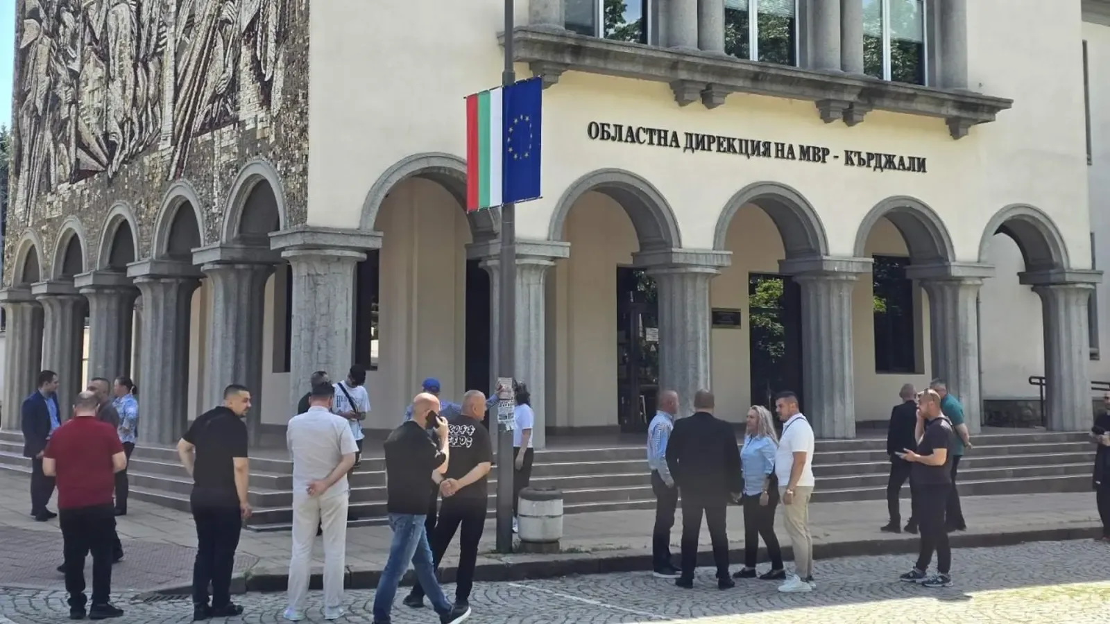 Задържаха заместник-кмета на Кърджали и още двама служители