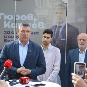 Откриване на предизборния офис на Андрей Гюров и Георги Кандев в Русе