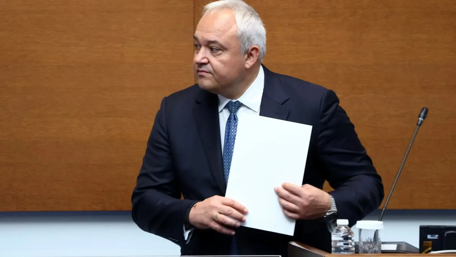 Демерджиев свърза бомбените заплахи с изслушванията за полетите на Пеевски