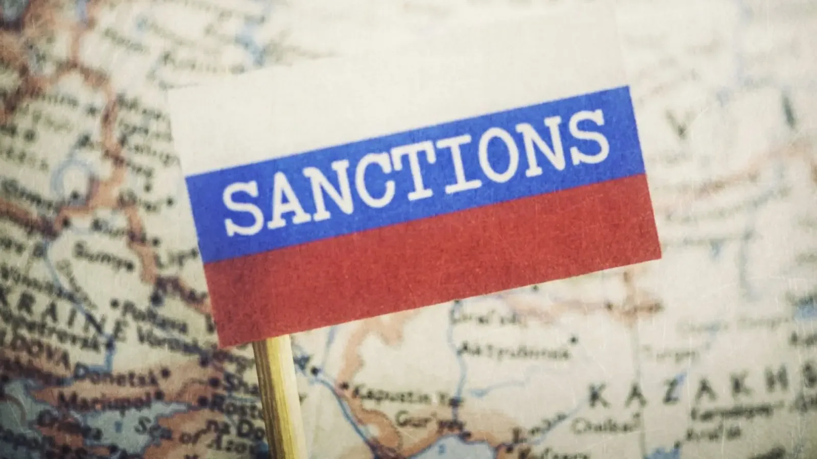 ЕС наложи нови санкции срещу 1569 руски лица и компании