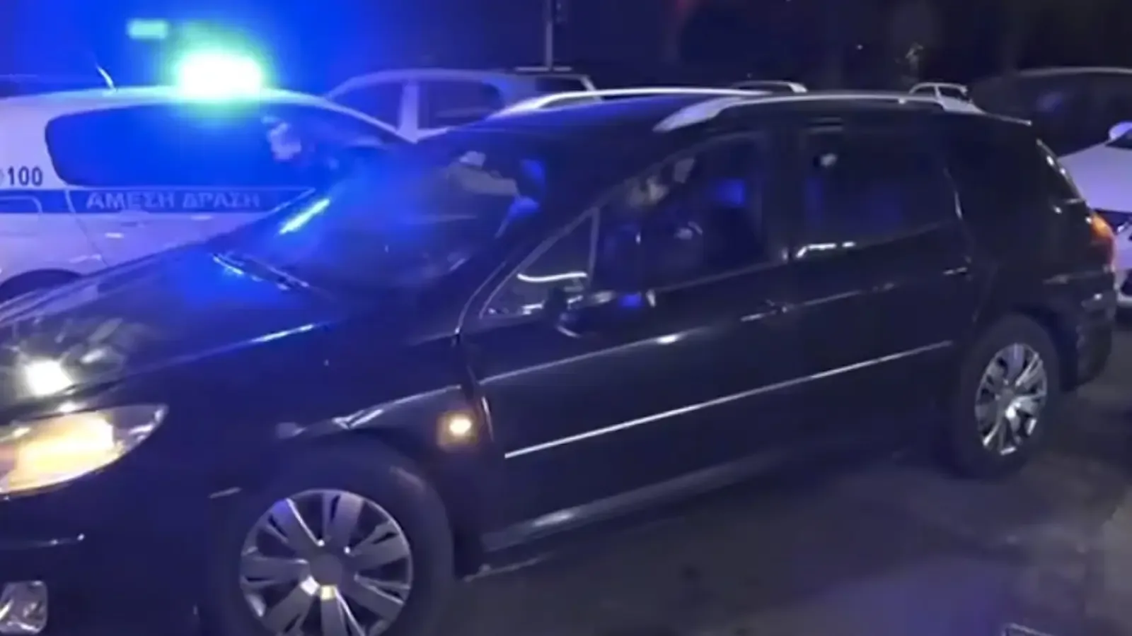 Гонка в Солун завърши с катастрофа и 7 мигранти в кола с българска регистрация