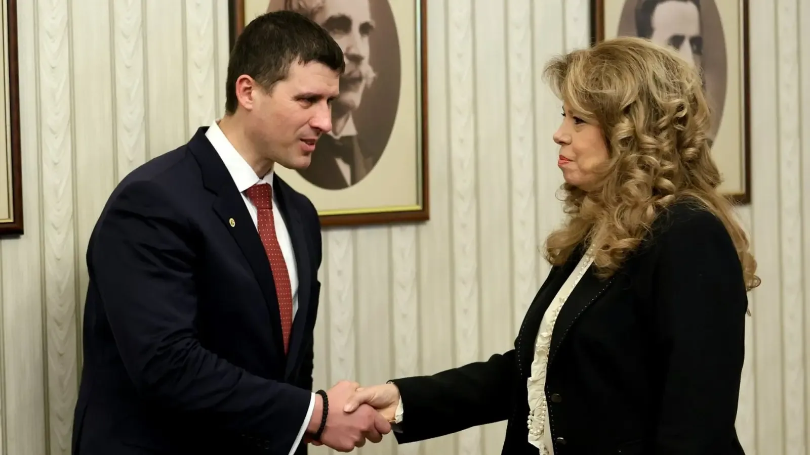 Ивелин Михайлов ще гласува за Илияна Йотова на балотажа