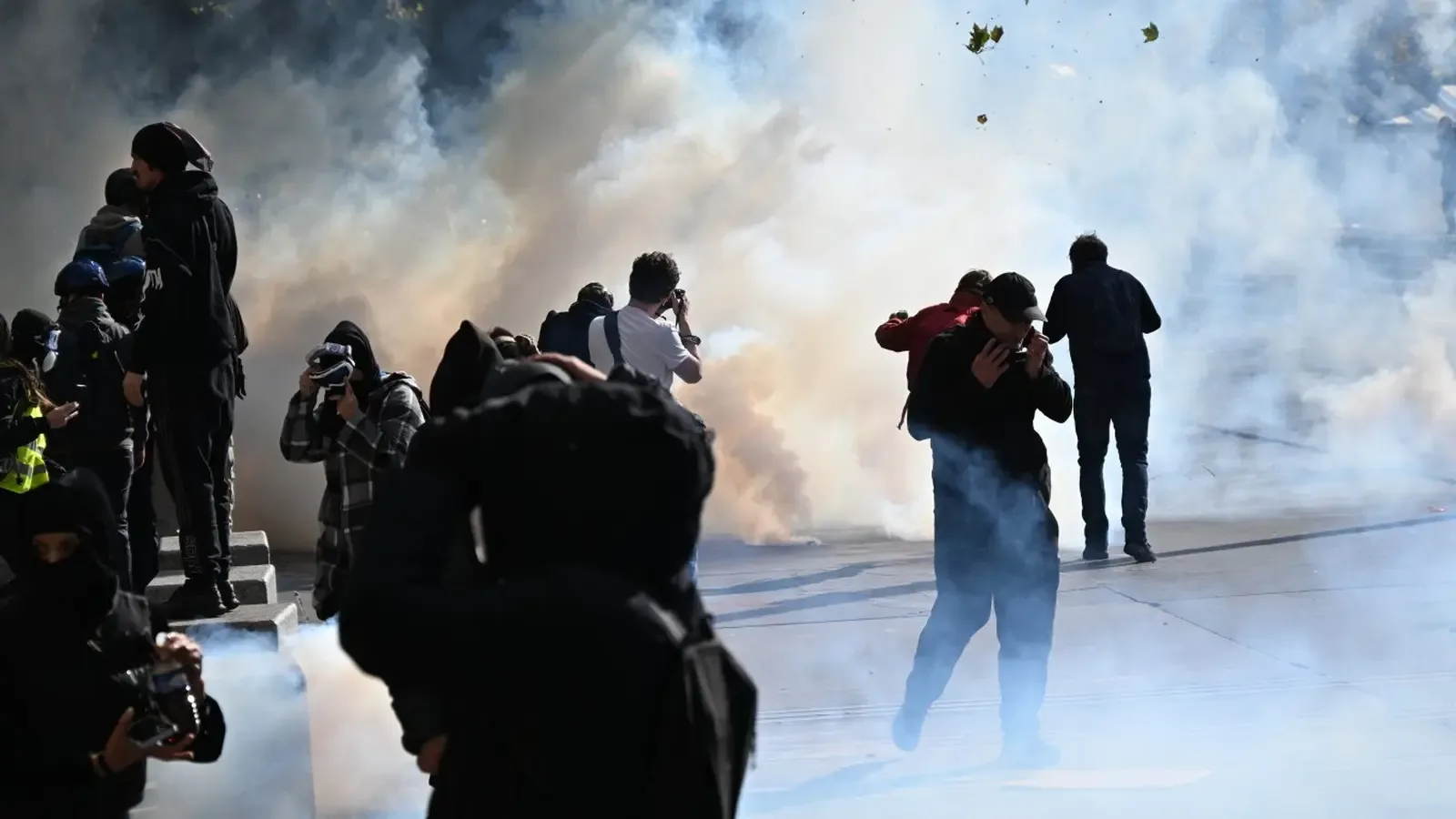 Протести срещу високите цени и неравенството обхванаха Франция