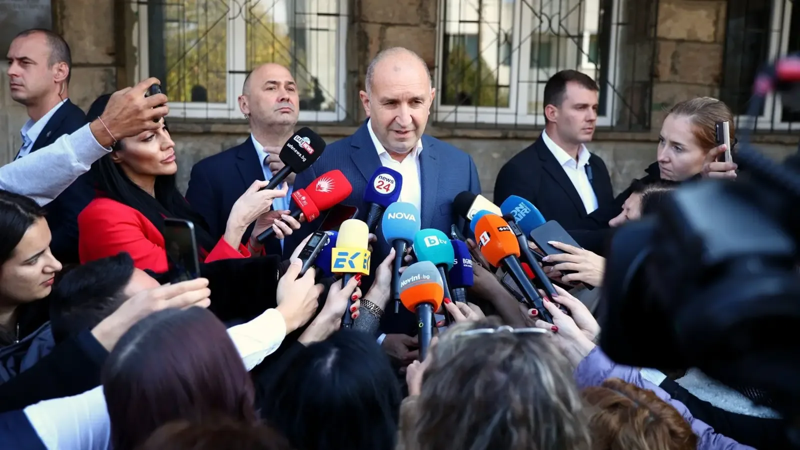 Радев призова за подкрепа на Йотова на балотажа на 1 ноември