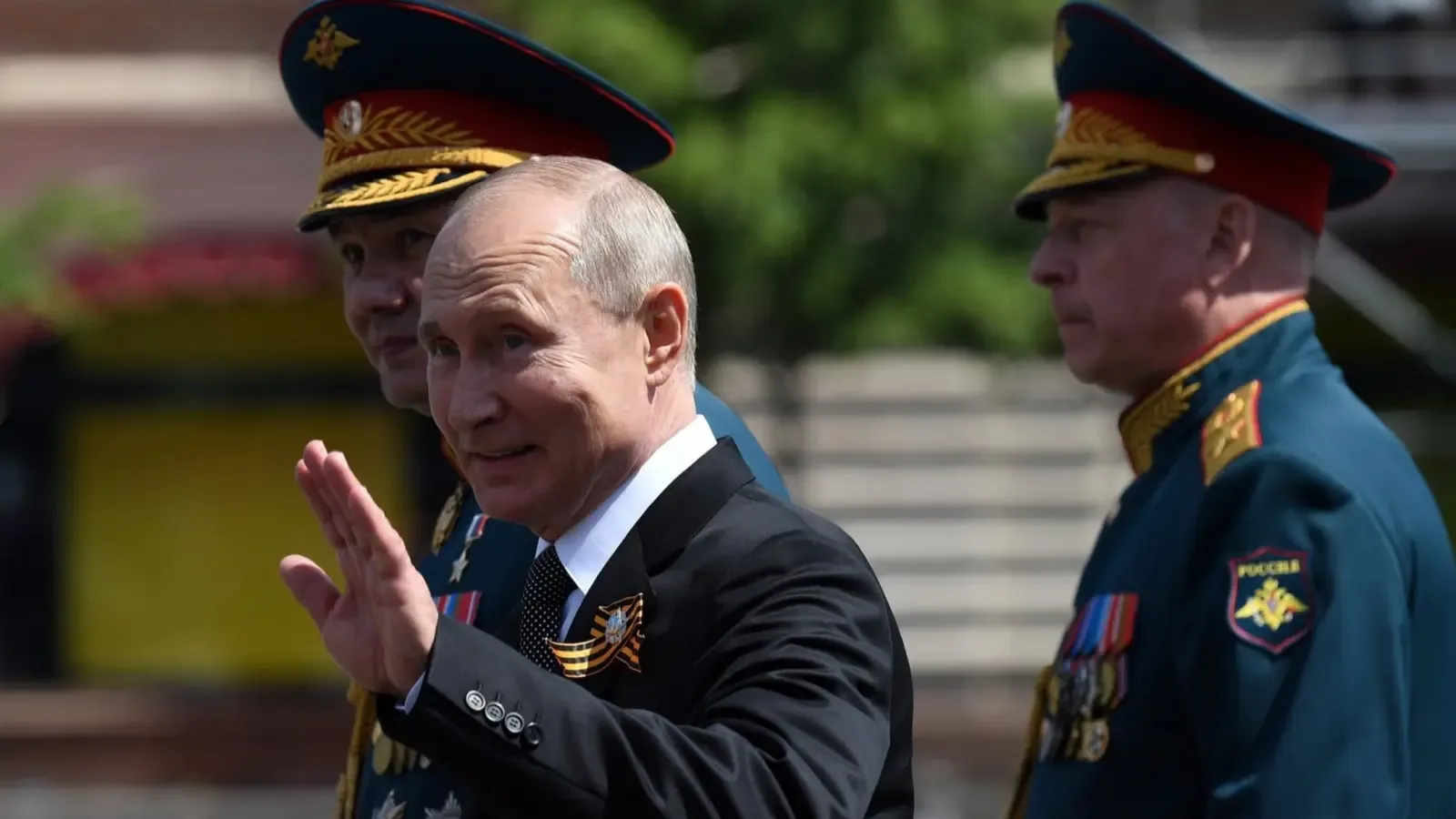 Разследване разкрива как живеят предполагаемите синове на Путин