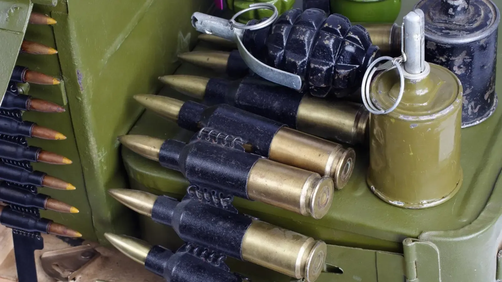 Словакия възобнови разследването за военната помощ за Украйна