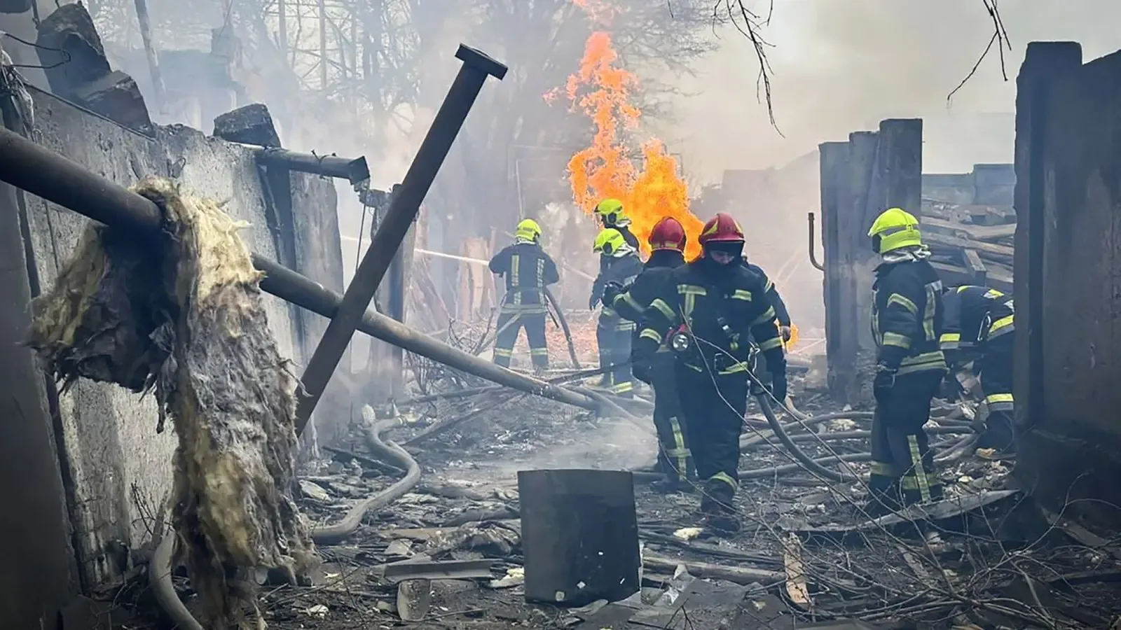 Удар по жилищен блок в Одеса, 24 000 домакинства са без ток