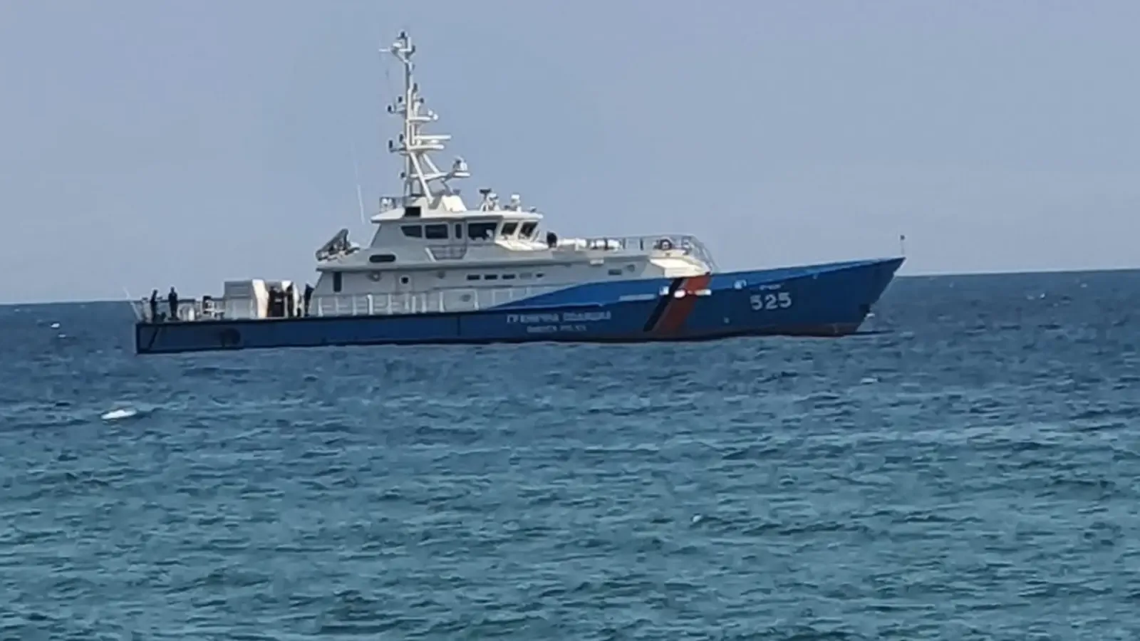 Всички 18 моряци от ударения контейнеровоз CONTSHIP JET са в безопасност