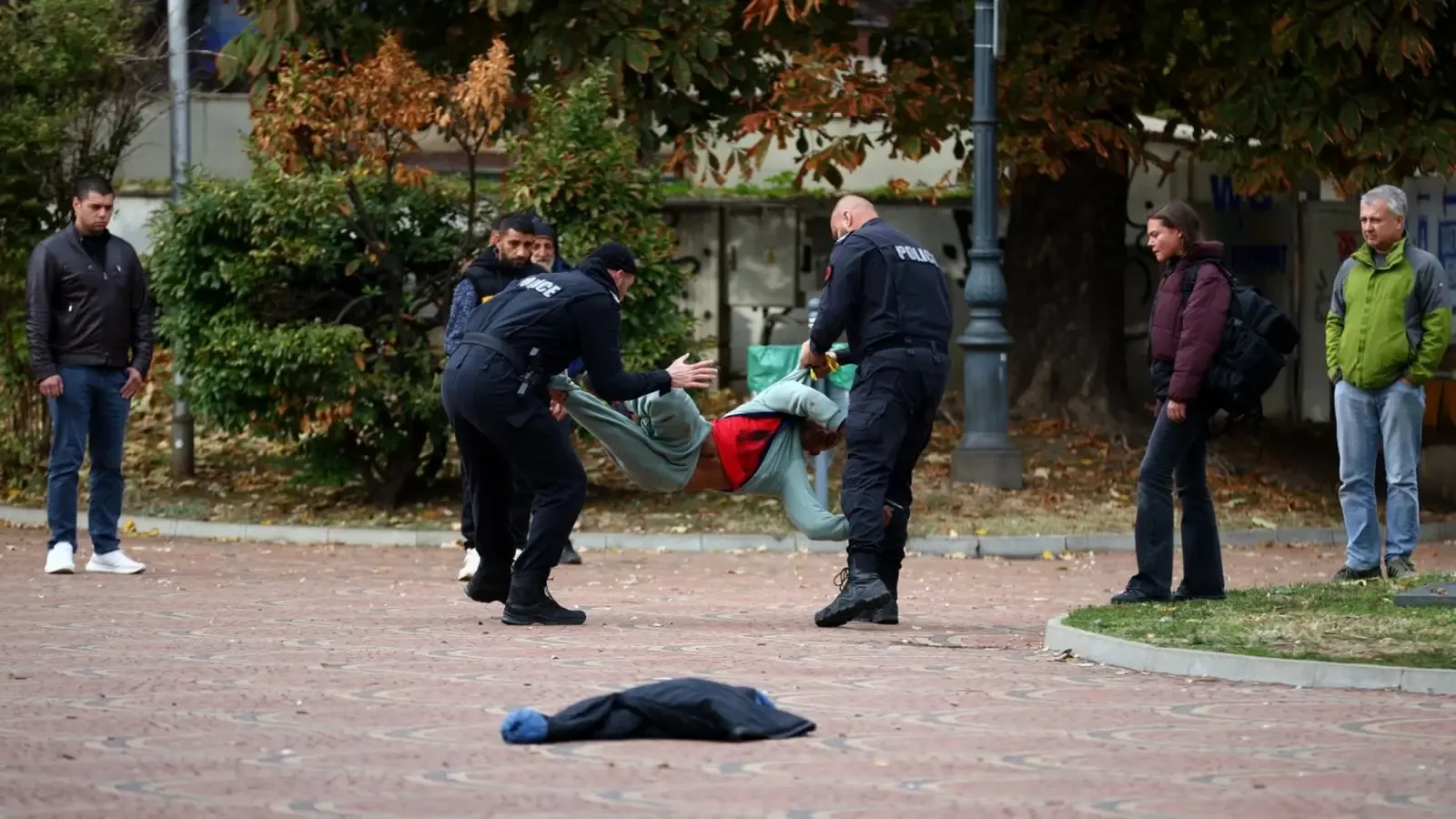Задържаха 19-годишен мъж за побой над жена в центъра на София