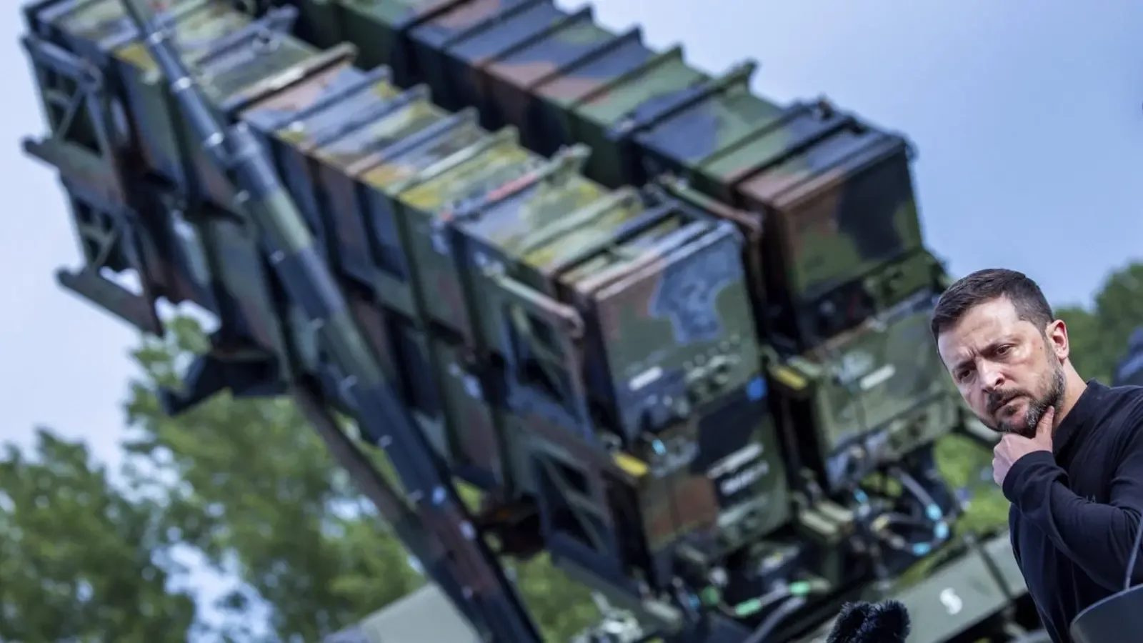 Зеленски: Украйна чака близо месец одобрение за ракети Patriot и NASAMS